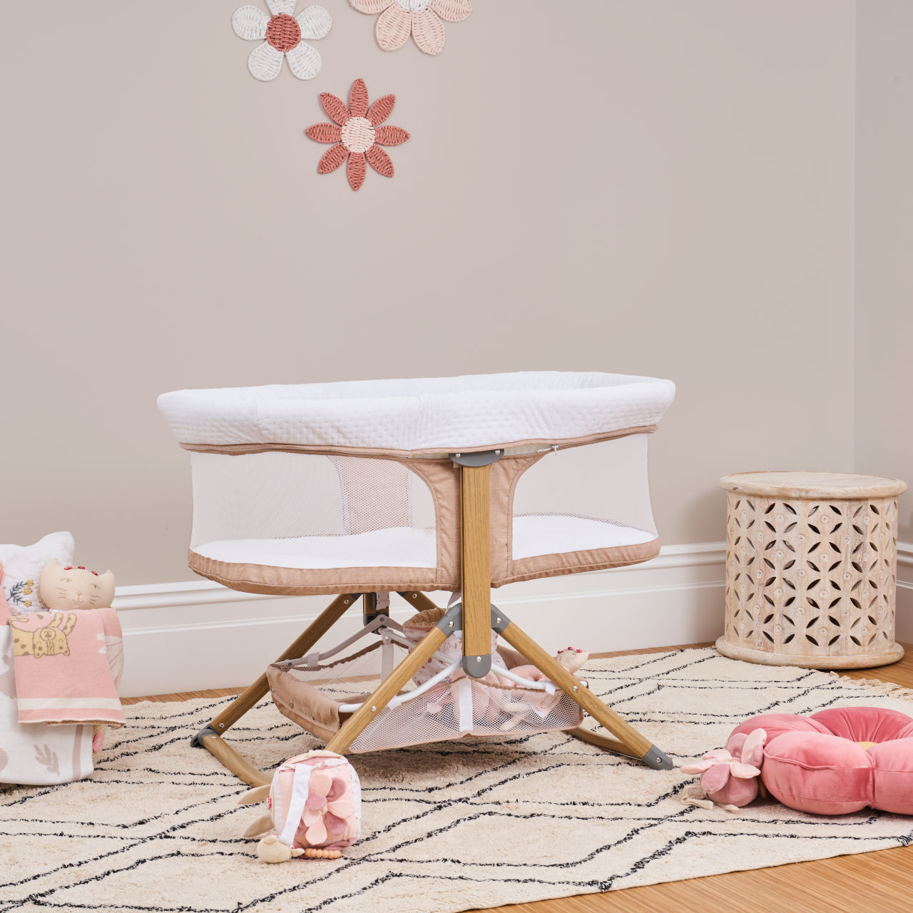 Luna Folding Bassinet
